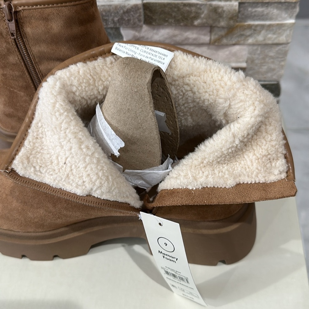 No Boundaries Women's Cozy Lug Sole Ankle Boots Size 9 - Picture 9 of 11